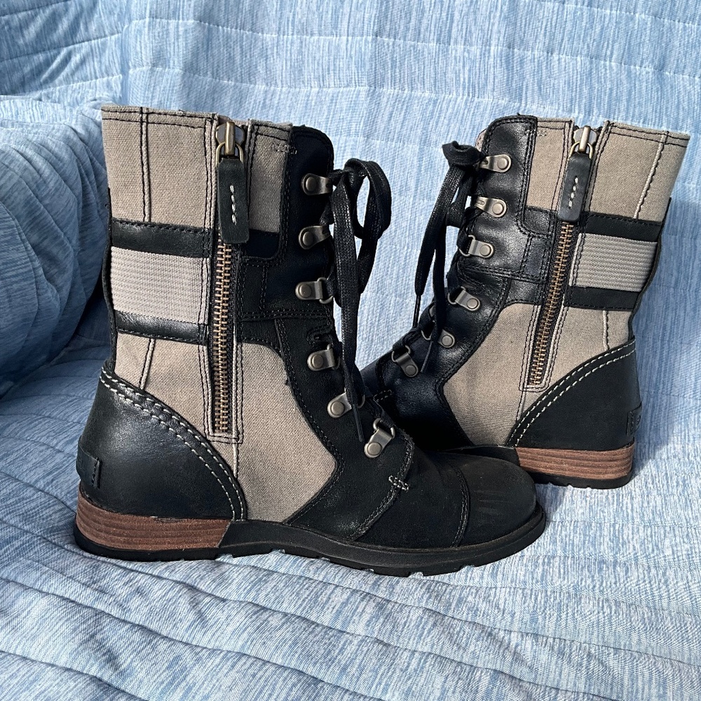 Sorel boots. NEW! Size 7.5 Khaki Canvas w/Black leather